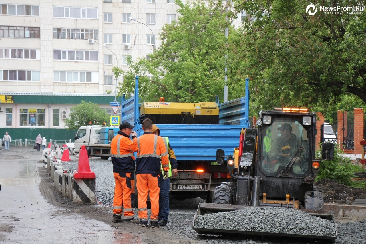 Рабочий тюмень. Дорожный рабочий Тюмень. Дорожный рабочий Тюмень вакансии свежие.