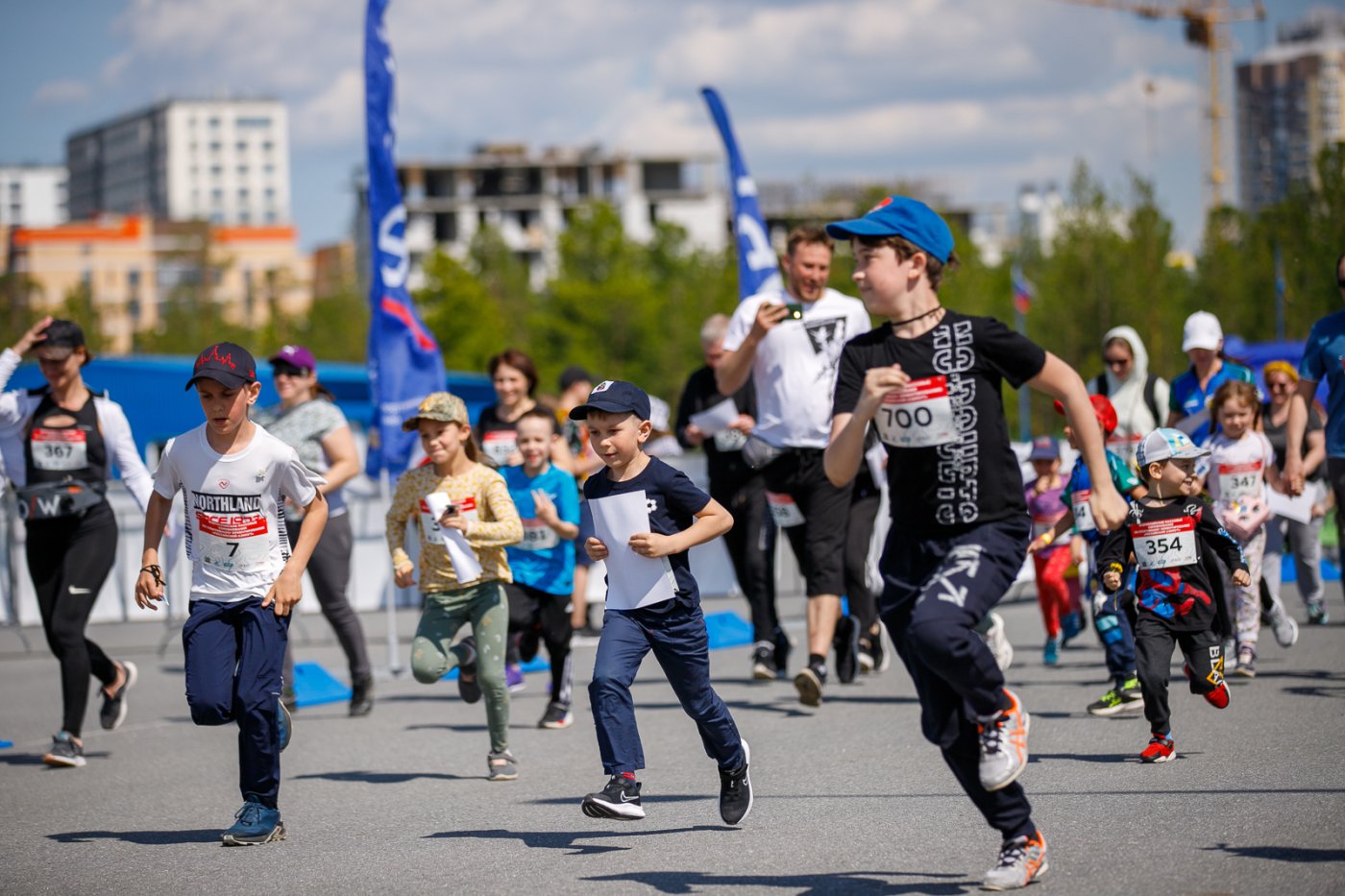 Югра спорт сургут. Югра спорт. Стадион спортивное ядро Сургут. Спорт ядро Шарыпово. Снежинка Сургут спортивное ядро.